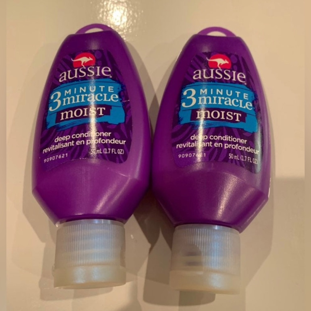 Bundle of 2 Aussie 3 minutes miracle moist 
Each 1.7 fl. Oz.